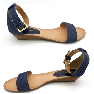 Tommy Hilfiger Shoes - NIB Women's 7.5 Tommy Hilfiger "Molina" Sandals Tommy Hilfiger Shoes - NIB Women's 7.5 Tommy Hilfiger "Molina" Sandals